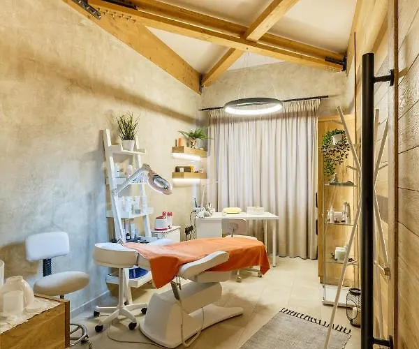 מלון Complex Spring