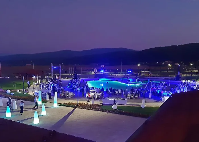 فندق Complex Spring 4*