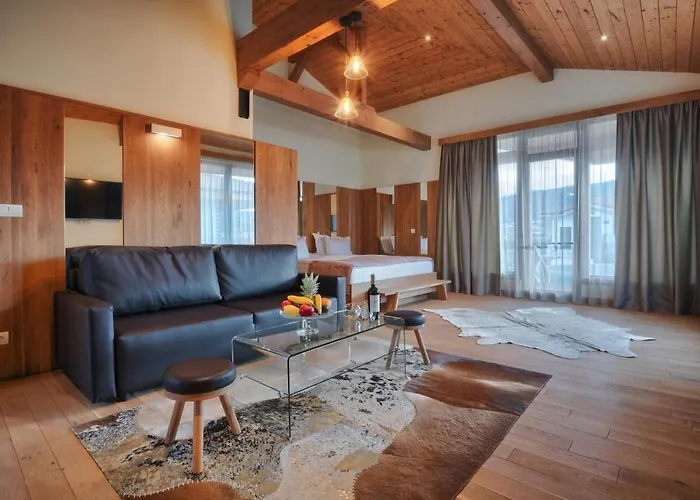 מלון Complex Spring 4*