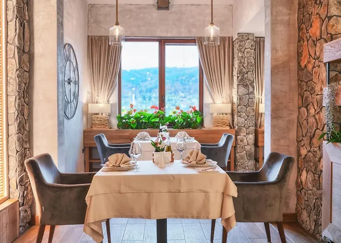 מלון Complex Spring 4*