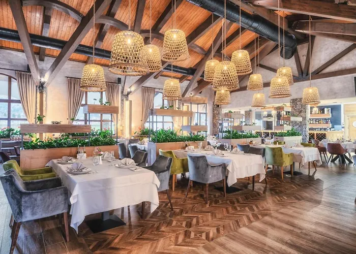 מלון Complex Spring 4*